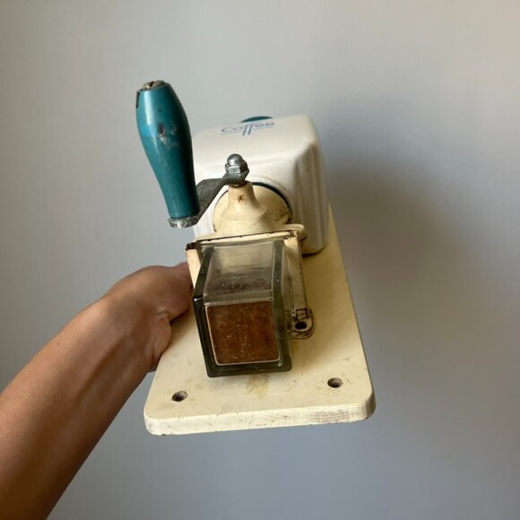 Vintage Dutch Wall Coffee Grinder - Picture 6 of 8